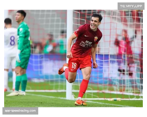 上海足球两强连续角逐，中超海港末轮打平即可捧杯，竞争格局变化显著